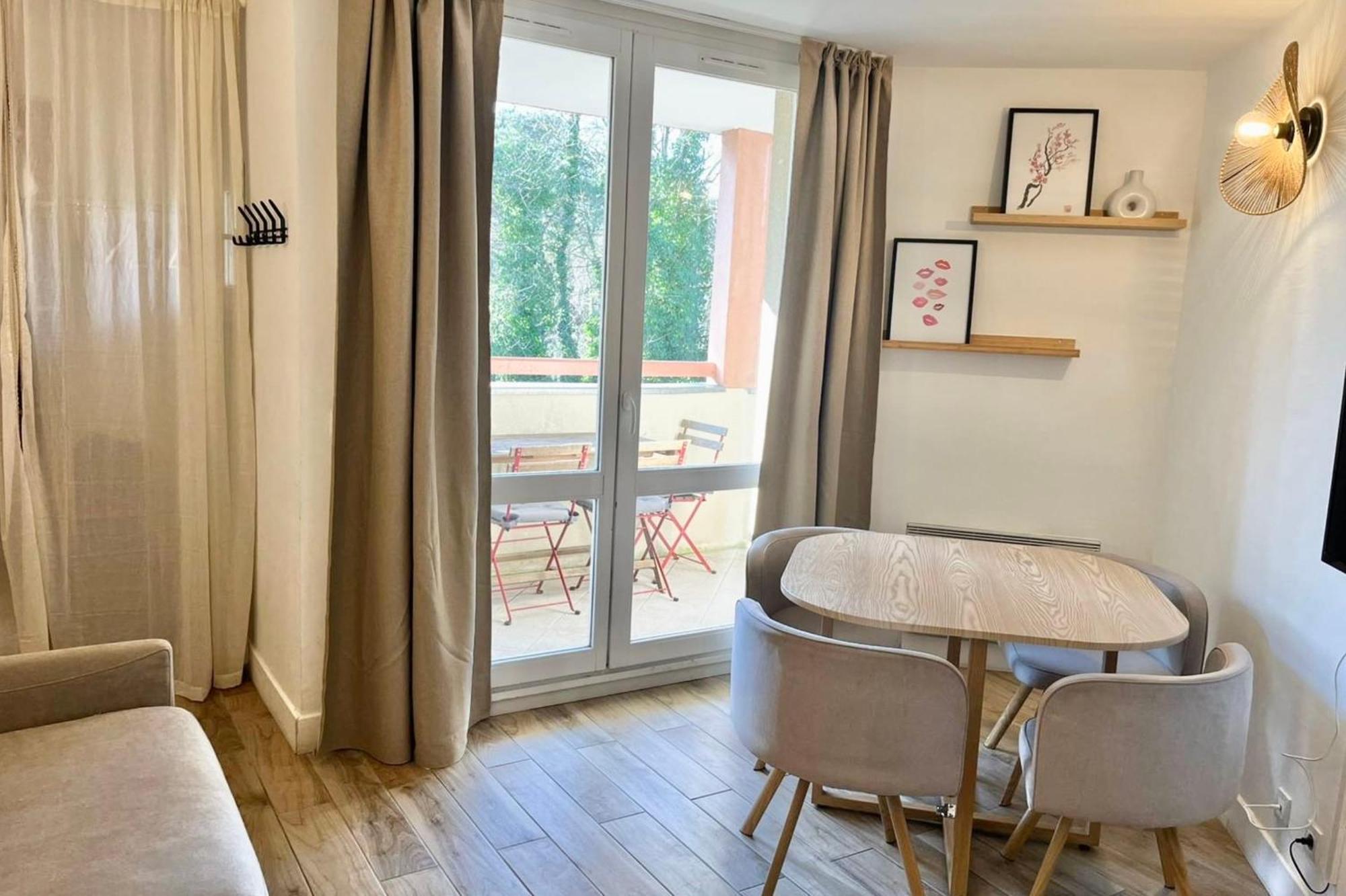 Appartement Flat For 4 People With Swimming Pool Tennis Court And Free Parking 227