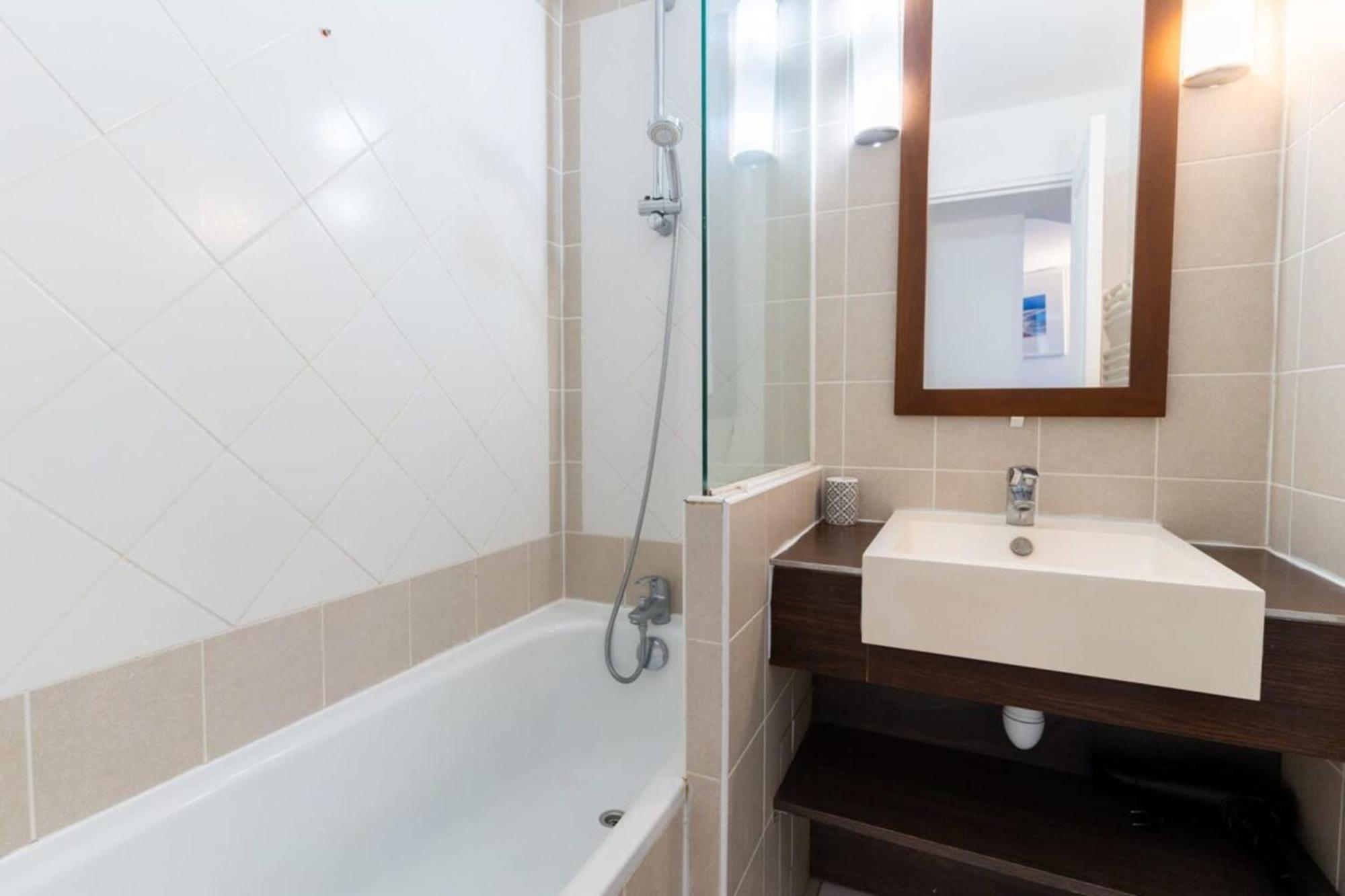 Flat For 4 People With Swimming Pool Tennis Court And Free Parking 227